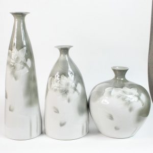 RYIE10 Set of 3 ceramic vases grey color carved floral design