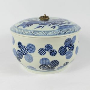 RYLE24 Jingdezhen blue white hand made Tea Jar painted floral with metal ring cover 