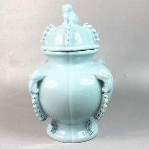 RYNA06 15.3" Blue ceramic Jars withe elephant handle and foo dog lid