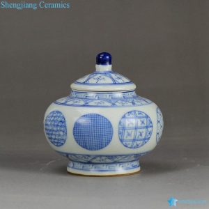 RZBP03-C  Light blue and white porcelain japanese style collectible storage small jar