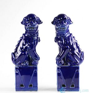RZKC03      Chinese zodiac gift porcelain Foo dog book end in Indigo blue color