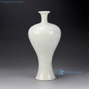 RZCU10       Ice crackle design plain white color porcelain narrow neck vase