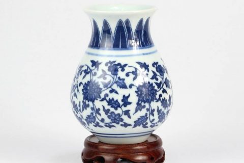 RZMX01    Cute blue and white ceramic floral vase