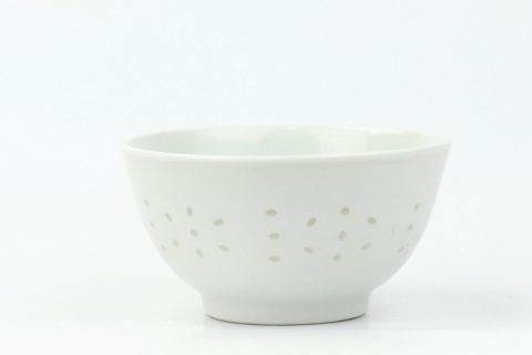 RZKG07   White porcelain bowl with rice hole in Jingdezhen traditional style