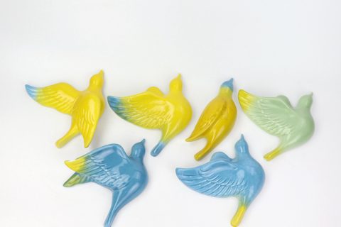 RZOS02    Blue and yellow porcelain pigeon figurines
