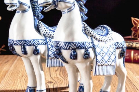 RZGB20  Hand carft blue and white horse figurine