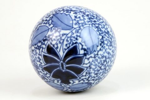 RYPU23-G      Household blue and white globular ceramic fish bowl ornament