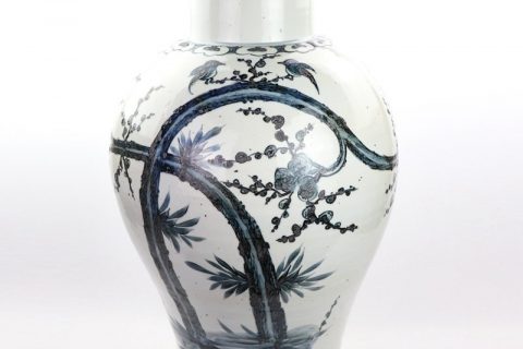 RZOX07     Blue and white hand painted ceramic  with design of flower and bird vase