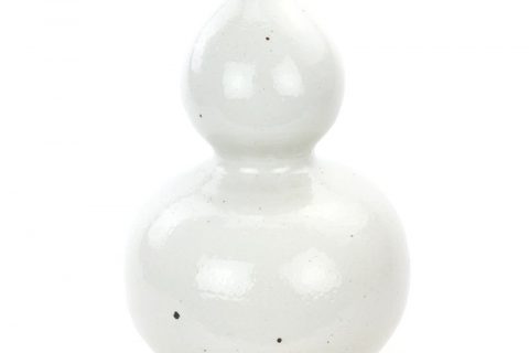 RZPI18     Chinese taditional monochrome gourd-shaped vase