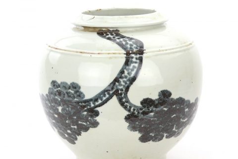RZPI22-B    Hand painted reproduction blue and white ceramic vase