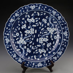 RYQQ44-D       Ancient blue and white ceramic with wintersweet pattern dispaly plate