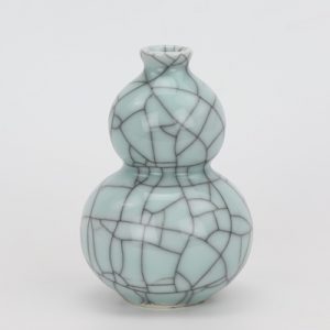 RYXC18-C  Longquan celadon geyao crack glaze wire gourd vase small vase