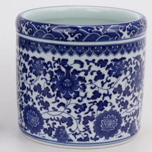 RZNV20-C Medium size daily decoration for round pen container with lotus pattern on blue and white porcelain